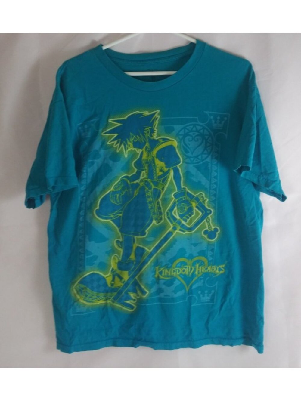 Disney Kingdom Hearts Sora Holding Keyblade Graphic Design T-Shirt Large